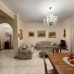 La Casa Di Fausto 3* Cesarò